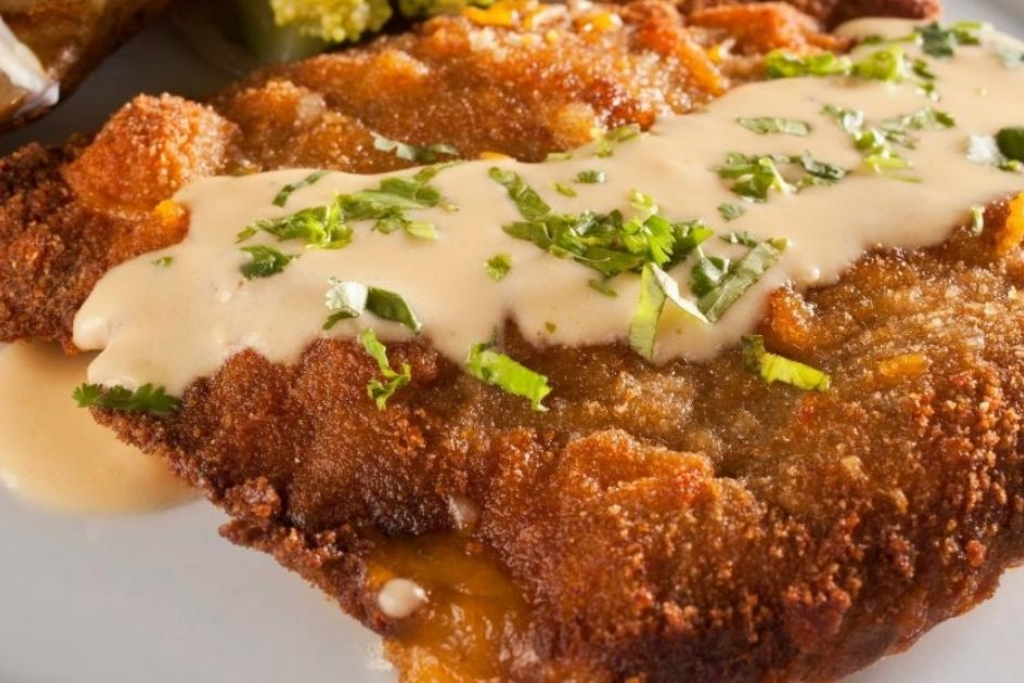 Bisteca de porco empanada e assada, fica divina Bisteca de porco empanada e assada, fica divina