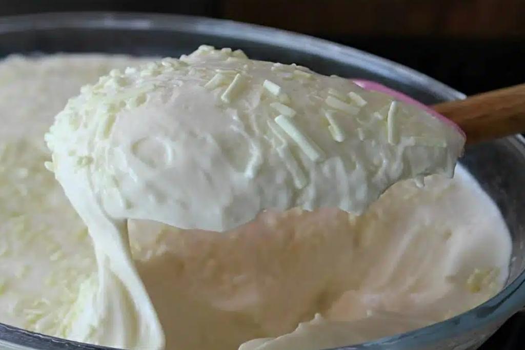 Moça cremosa gelada de natal, é o tipo de delícia que você não consegue parar de comer Moça cremosa gelada de natal, é o tipo de delícia que você não consegue parar de comer