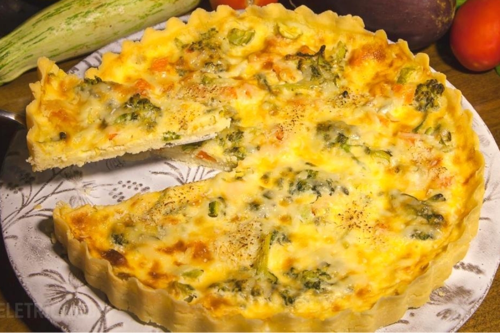Torta salgada de legumes sem glúten apetitosa Torta salgada de legumes sem glúten apetitosa