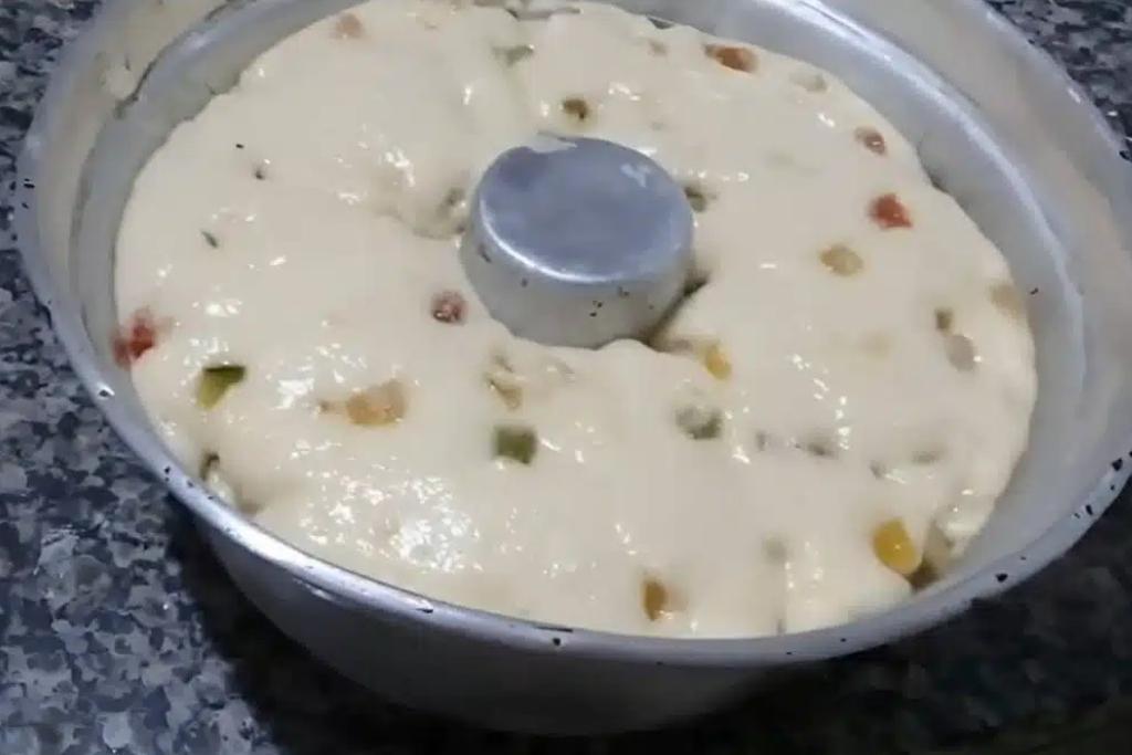Panetone de liquidificador feito na forma de pudim muito fácil e sua família vai adorar Panetone de liquidificador feito na forma de pudim muito fácil e sua família vai adorar